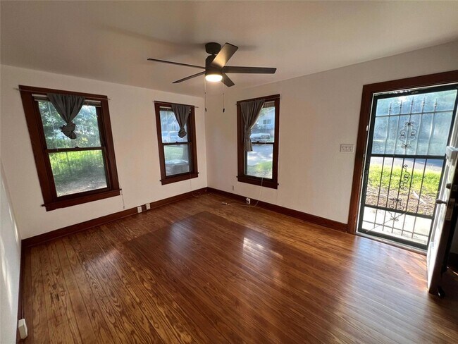 Foto del edificio - 5004 Avenue F