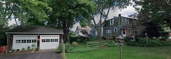 Building Photo - 125 Narragansett Ave