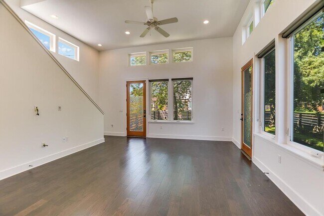 Building Photo - 1801 Cullen Ave