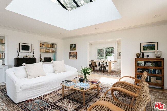 Foto del edificio - 8831 Lookout Mountain Ave