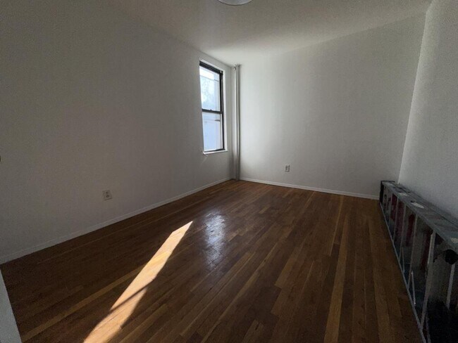 Foto del edificio - 312 Woodworth Ave