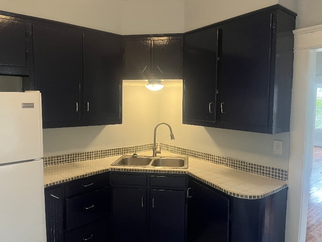 Photo - 725 E Burton St House