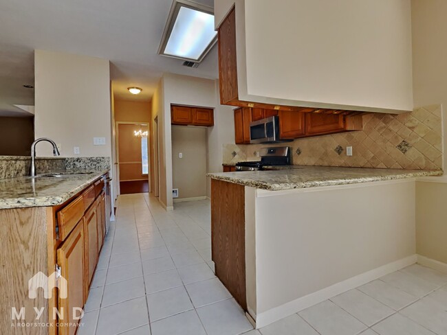 Foto del edificio - 6326 Oakburl Ln