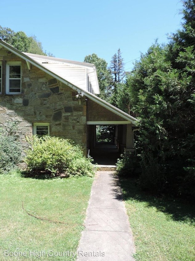 Primary Photo - 1790 Old US Hwy 421