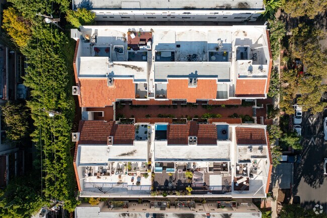 Building Photo - 1123 N Flores St