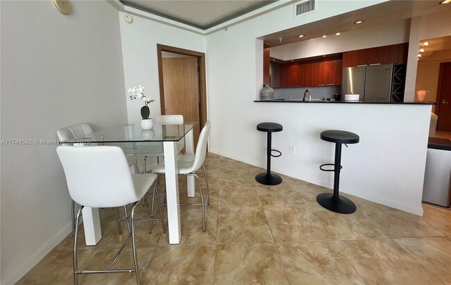 Foto del edificio - 16699 Collins Ave