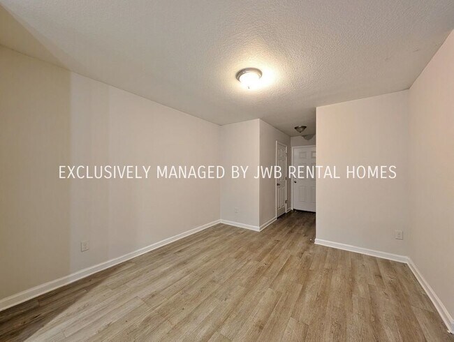 Building Photo - 2045 3rd St