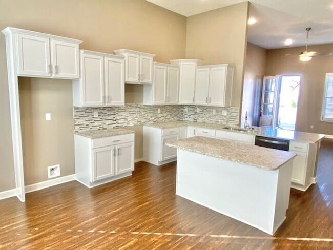 Building Photo - Now Leasing A 4 Bedroom 3 Bath Home In Oak...
