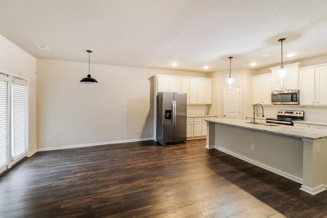 Foto del edificio - Beautiful 3 Bedroom at Emery Place