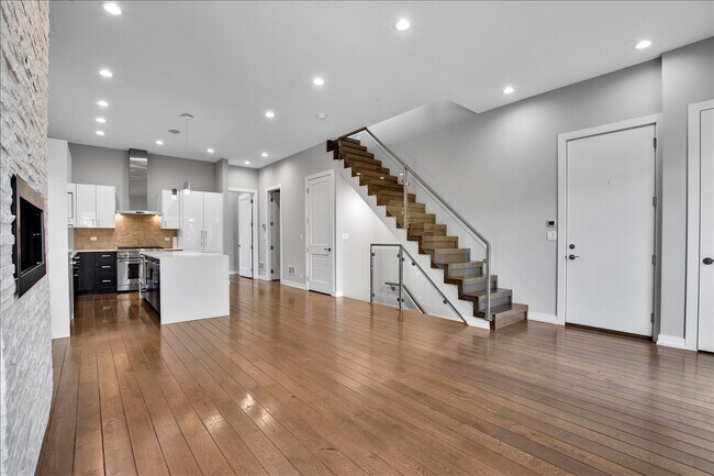 Foto del edificio - 1821 W Armitage Ave