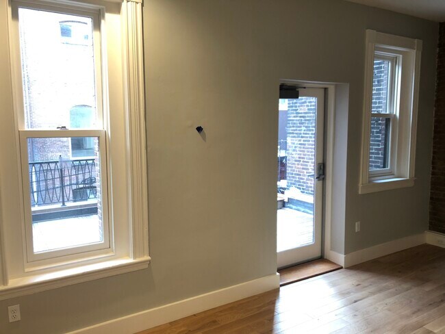 Foto del edificio - 323 Newbury St