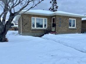 Building Photo - 2126 Arthur St E