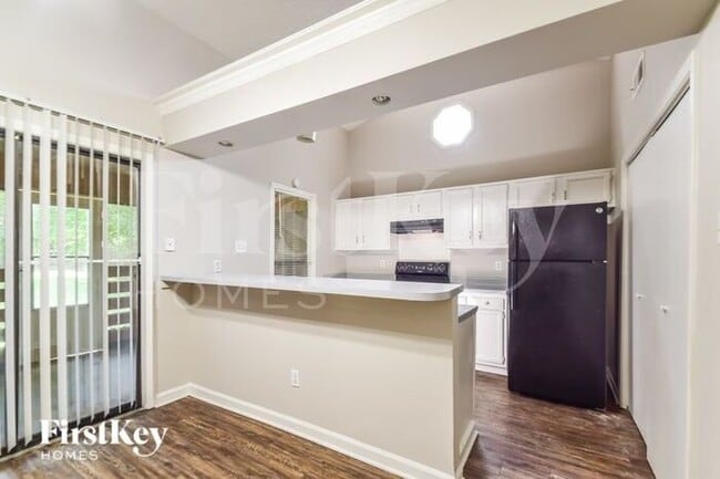 Building Photo - 5961 Wedgewood Cove