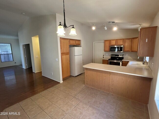 Foto del edificio - 15948 W Latham St