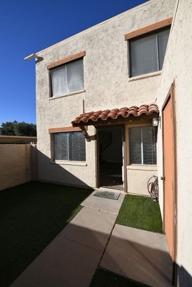 Foto del edificio - 8127 E Glenrosa Ave