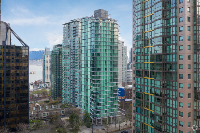 Building Photo - Westcoast Pointe