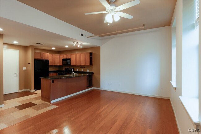 Foto del edificio - 208 W Water St