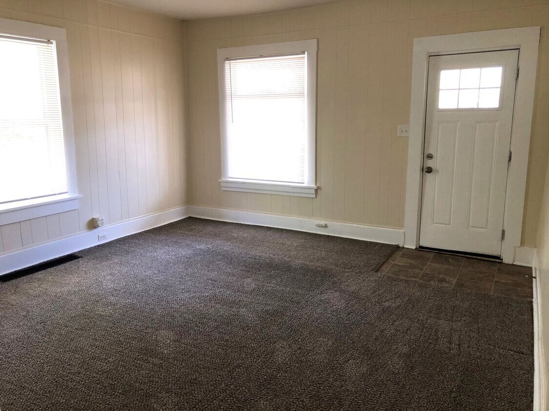 743 Kickapoo St, Leavenworth, KS 66048 House Rental in Leavenworth