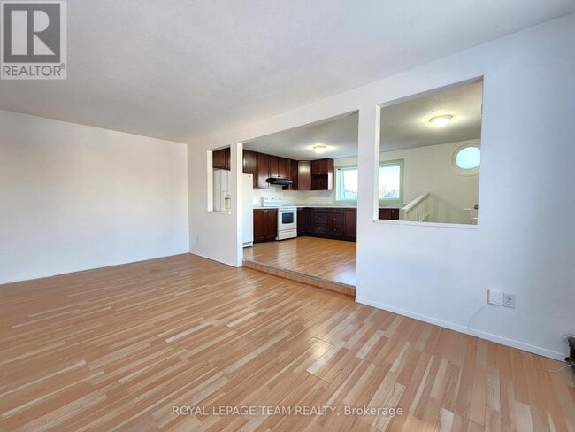 Building Photo - 50 Madawaska St