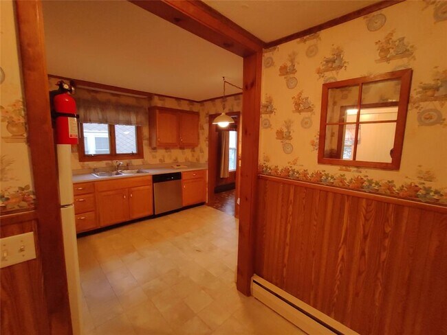 Building Photo - 108 Squires Ave