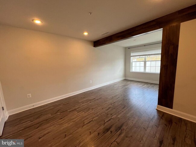 Building Photo - 8012 Trotters Chase