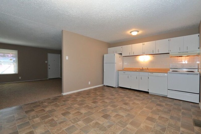 Building Photo - 2185 Kingsford Dr