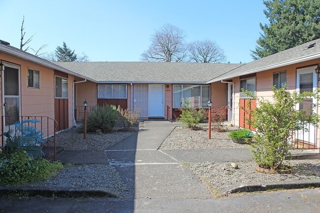 Building Photo - 2639-2639 SE 119th Ave