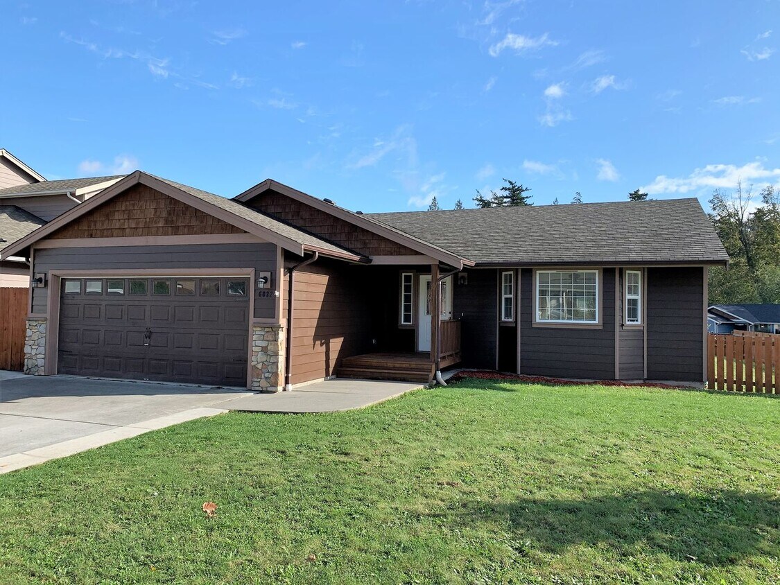 Primary Photo - 4 Bedroom Home with 2 Car Garage!
