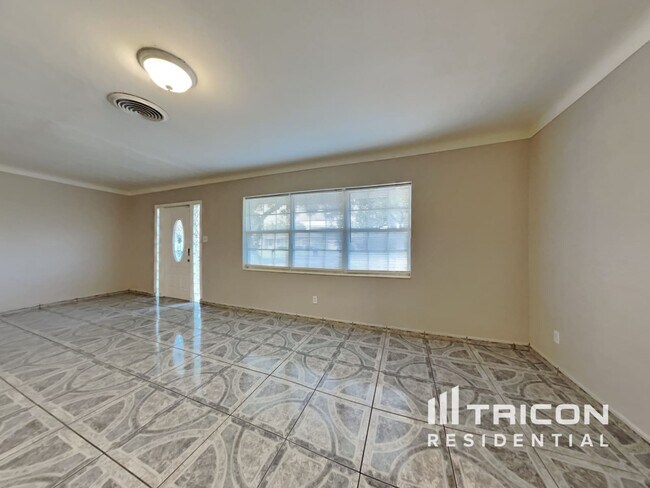 Foto del edificio - 6324 15th Street N St Petersburg FL