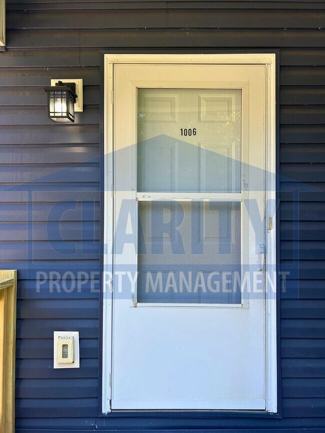 Foto del edificio - **1006 Whisperwood Trail NE