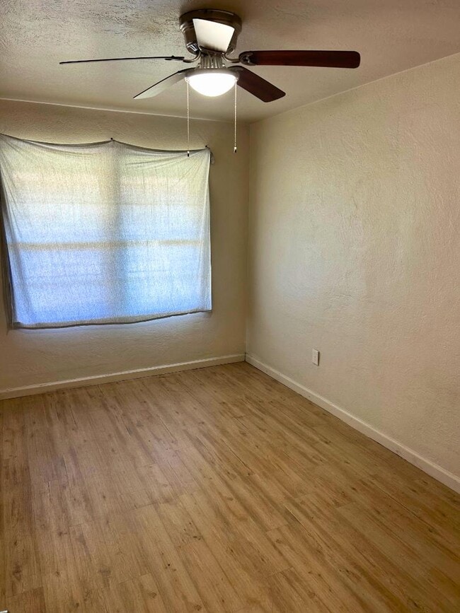 Foto del edificio - 3337 E Clinton Ave