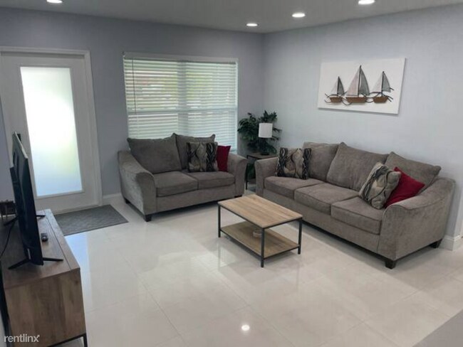 Foto del edificio - 2 br, 1 bath House - 40 NE 48th Ct