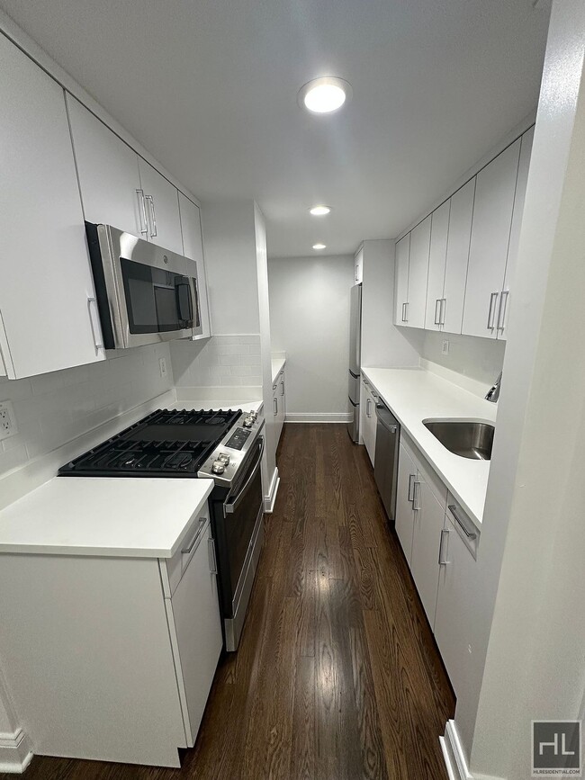 Building Photo - EAST 56 STREET