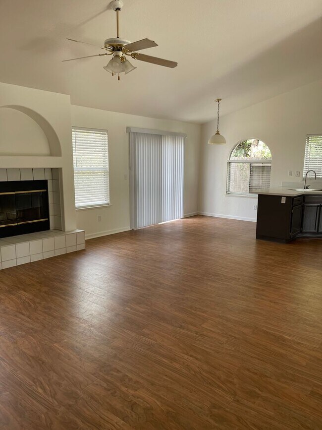 Foto del edificio - 9743 Deep Water Ln