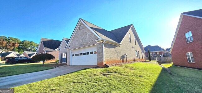 Building Photo - 1055 Livery Cir