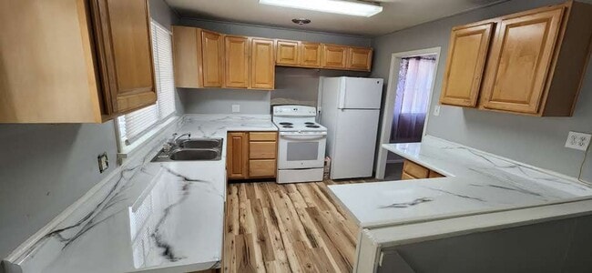 Building Photo - ALL PROSPECTIVE TENANTS MUST SUBMIT A $58 ...