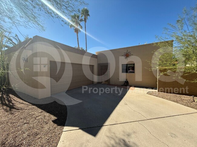 Building Photo - 1817 N Evelyn Ave