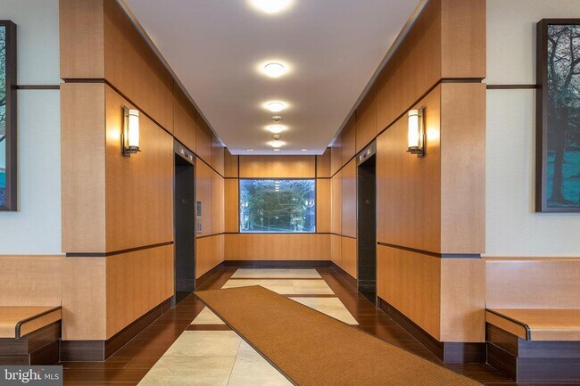Building Photo - 309 Yoakum Pkwy