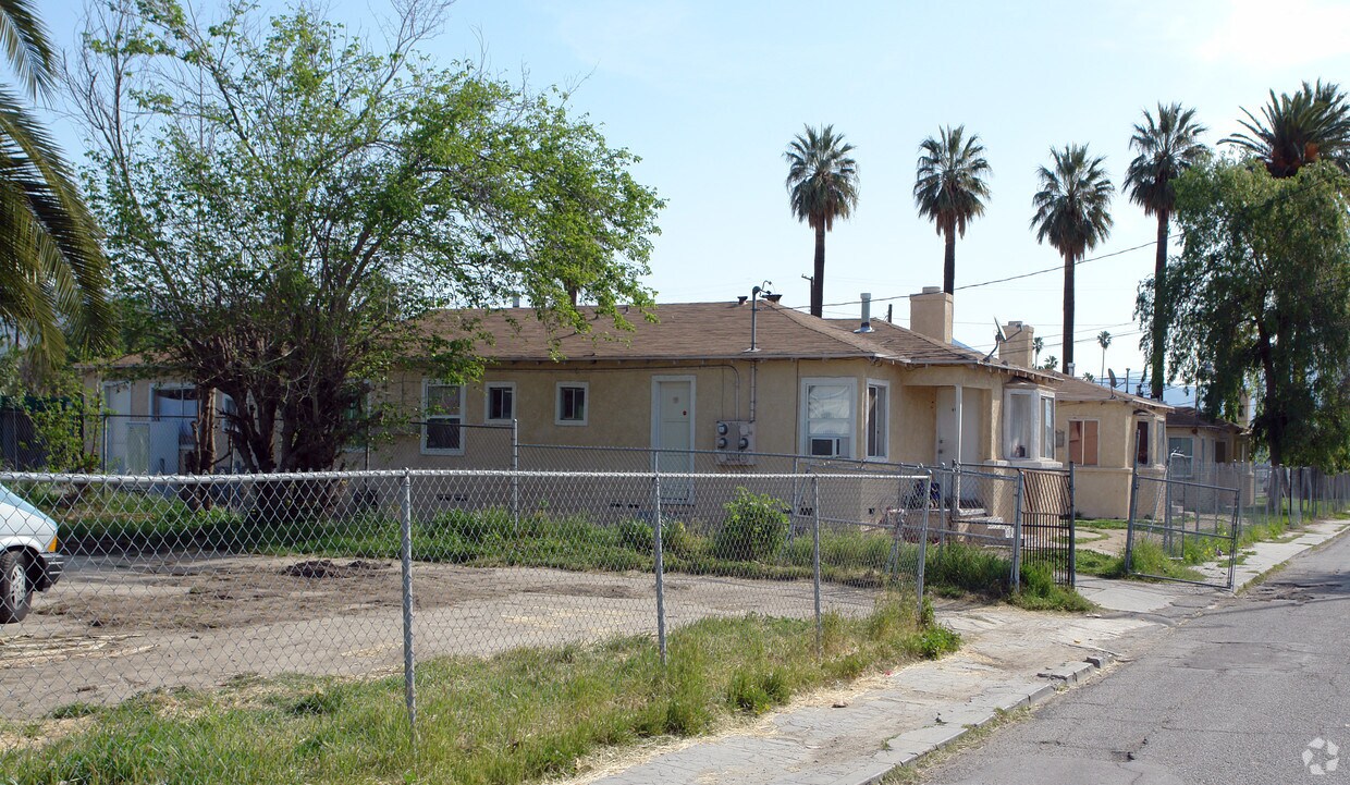 Building Photo - 954 N F St