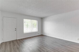 Building Photo - 625 S Royal Crest Cir