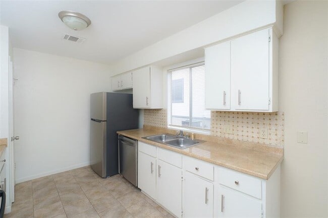 Building Photo - 5603 Porsche Ln