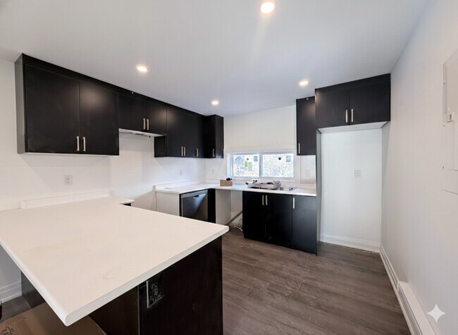 Building Photo - 184 Ottawa St S