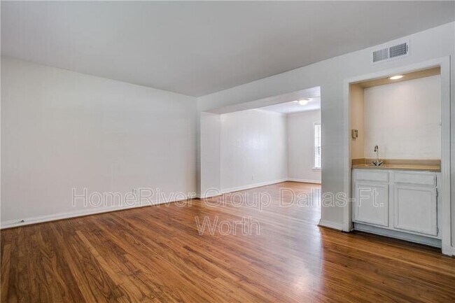 Building Photo - 6359 Bordeaux Ave