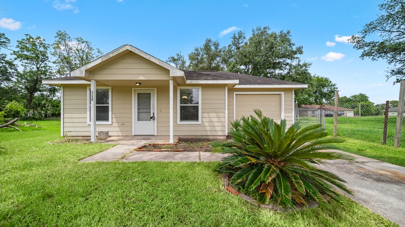 Foto principal - 2216 Avenue F