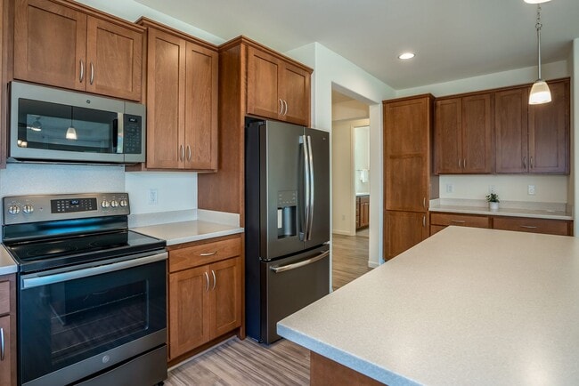 Building Photo - Beautiful Designed, Newer House, Unfurnish...