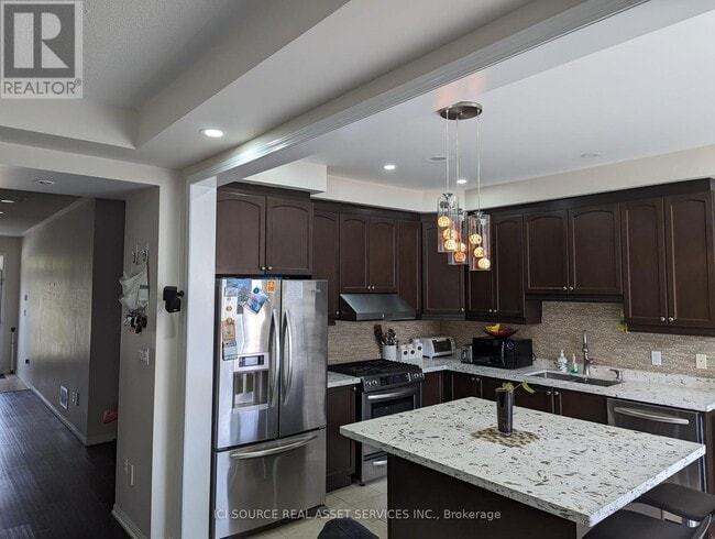 Building Photo - 13 Dulverton Dr