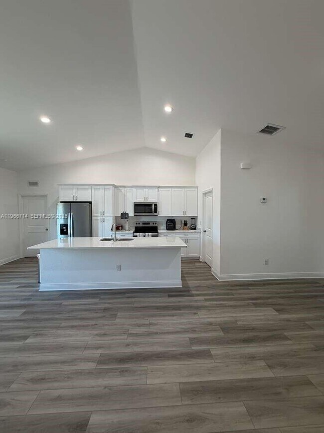 Building Photo - 3125 Kanek Cir