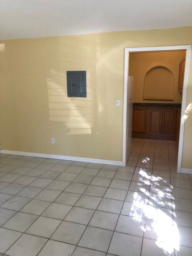 Foto del edificio - Great home in West Park off of Newberry Road.