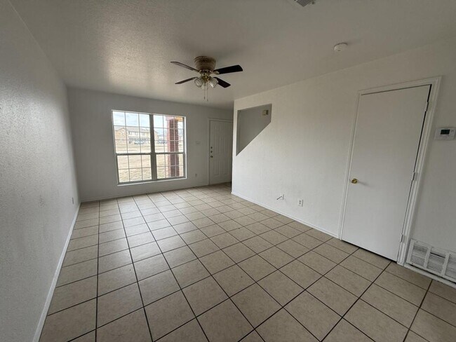 Foto del edificio - 1210 Industrial Blvd