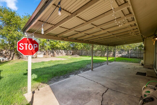 Building Photo - 4618 Button Bend Rd